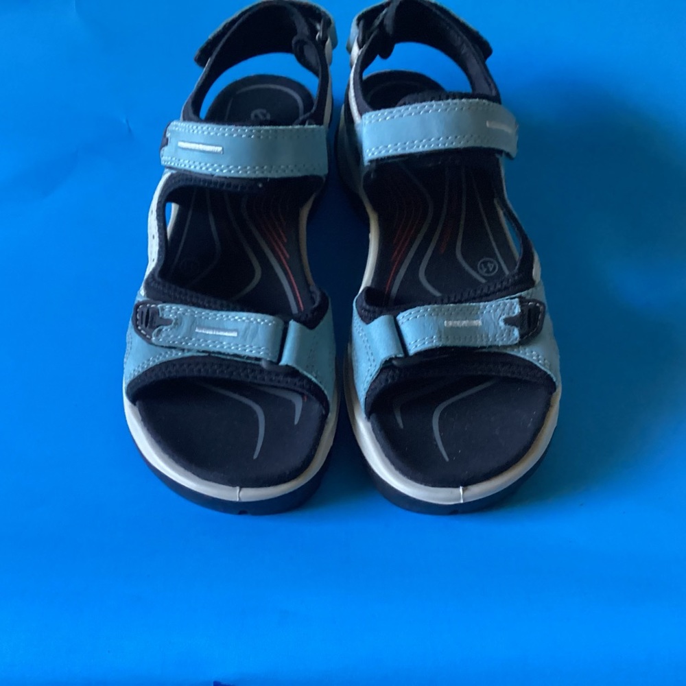 Ecco Yucatán sports sandal. Velcro straps on the receptor sole.